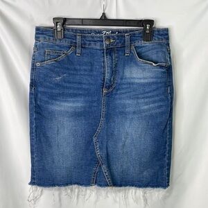 Universal thread denim skirt